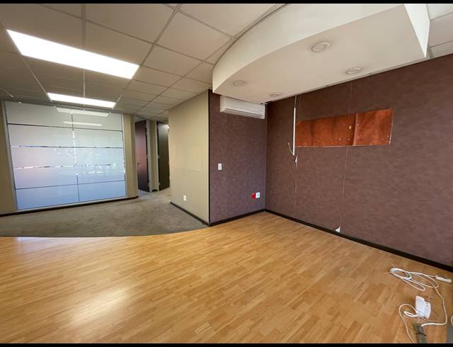 498.50M² OFFICE TO LET IN BRYANSTON
